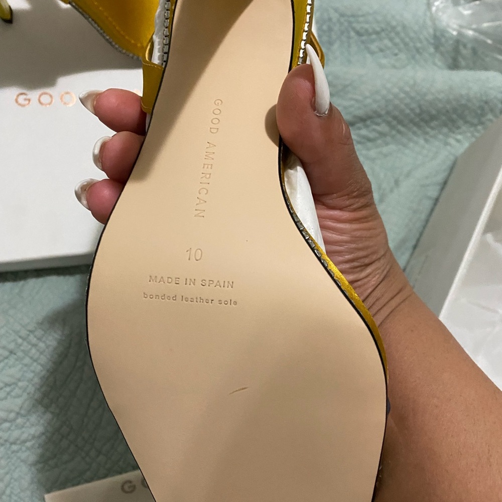 GOOD AMERICAN Crystal crush lucite sandal in ๐ lemonade ๐ - Picture 5 of 7